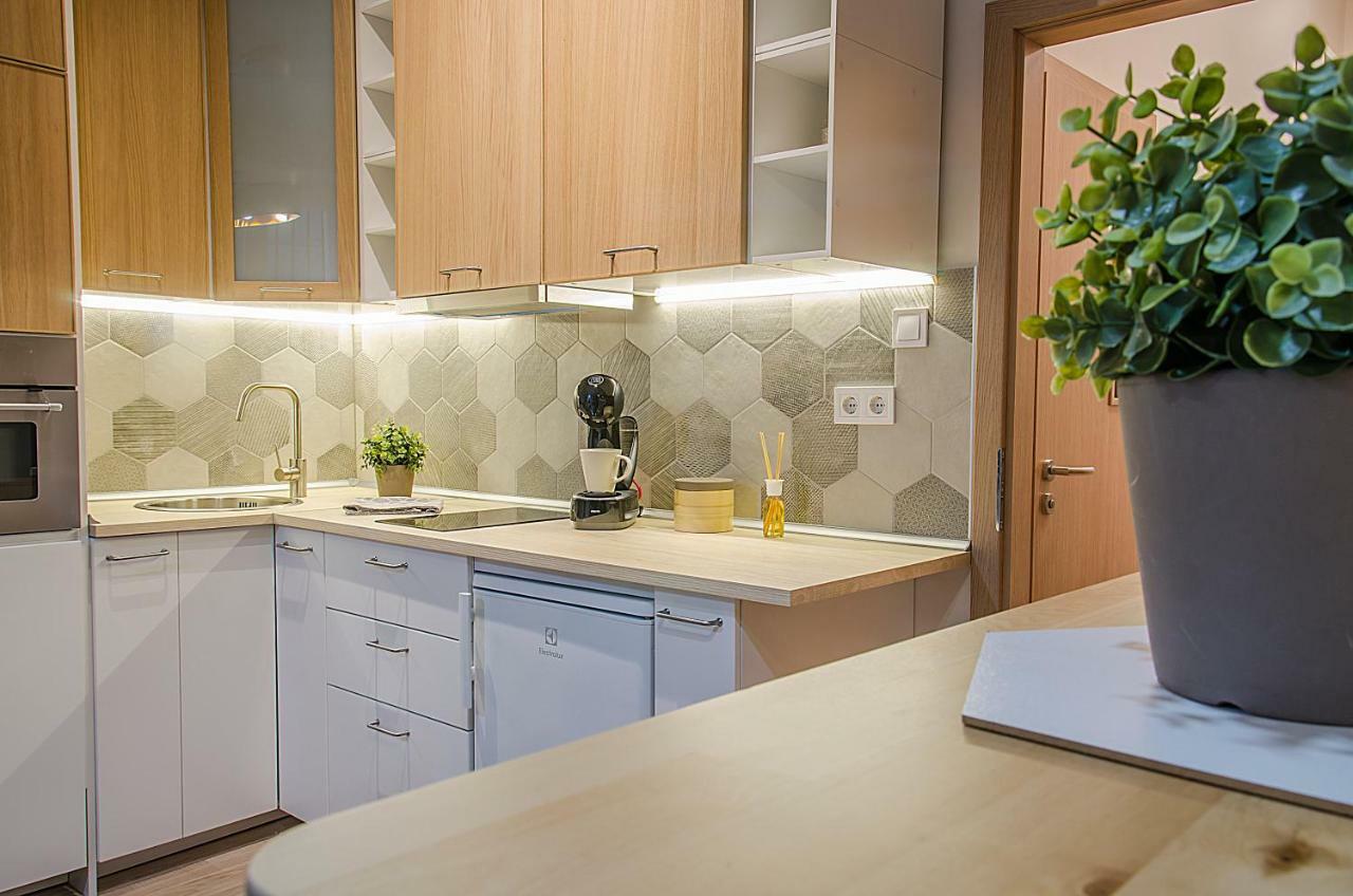 Hexagon Apartment *