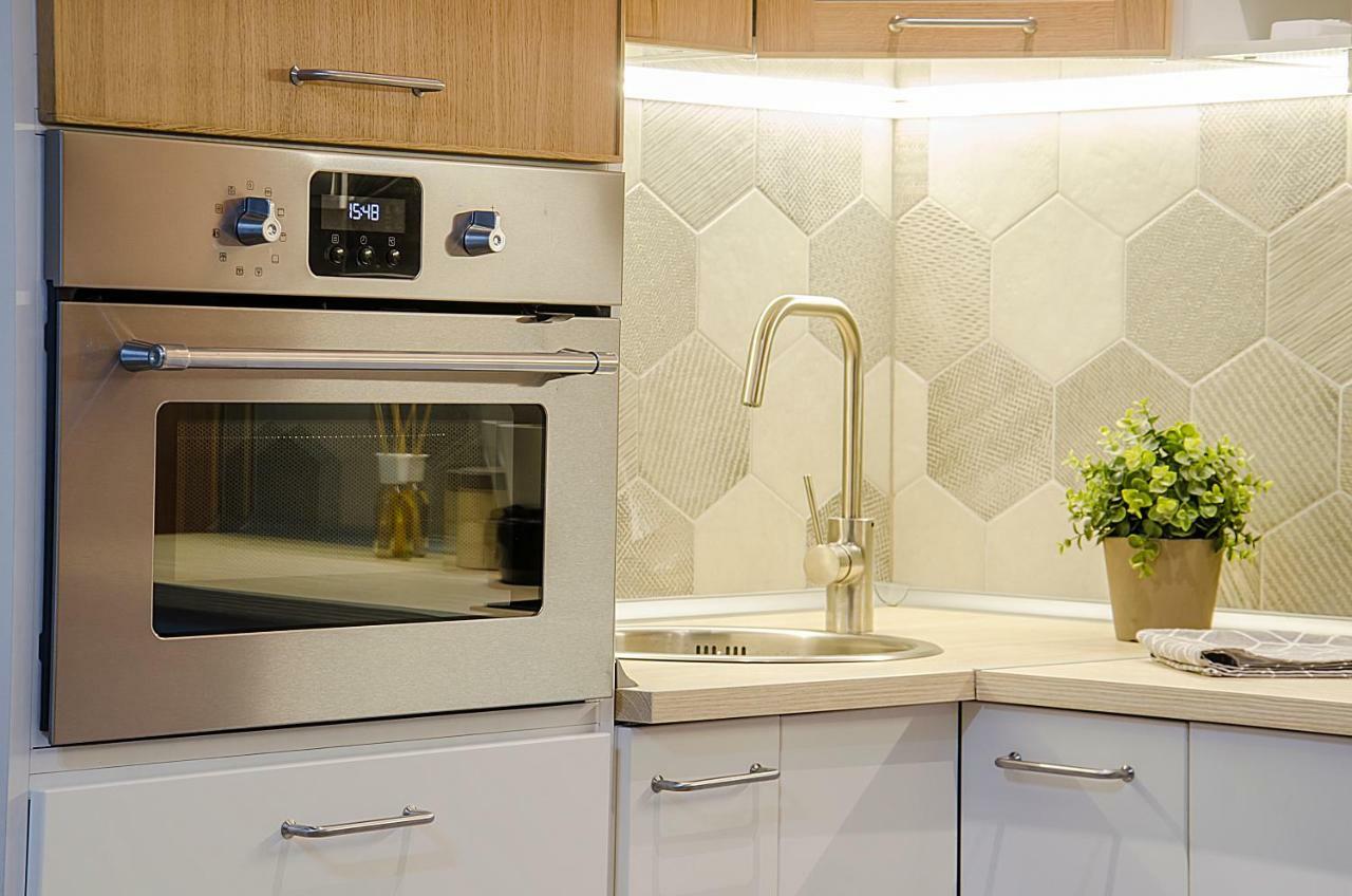 Hexagon Apartment *